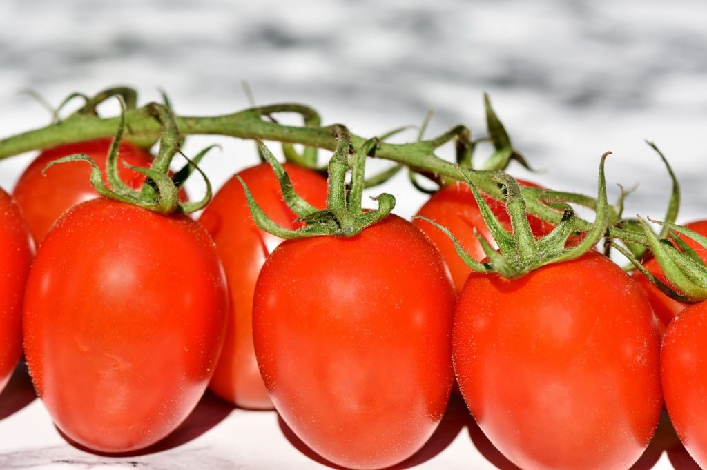 tomatoes, vine tomatoes, vegetables-3480643.jpg